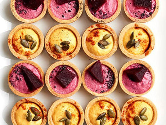 Assortiment de tartelettes : caviar de betterave, caviar de butternut - Les Cuistots Migrateurs