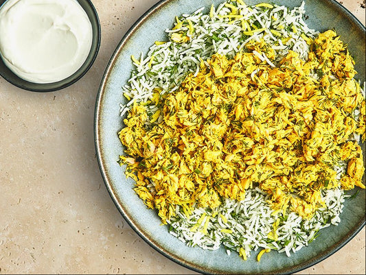 Mahi Sabzi Polo - Saumon au curcuma et riz aux herbes, sauce yaourt citron - Les Cuistots Migrateurs