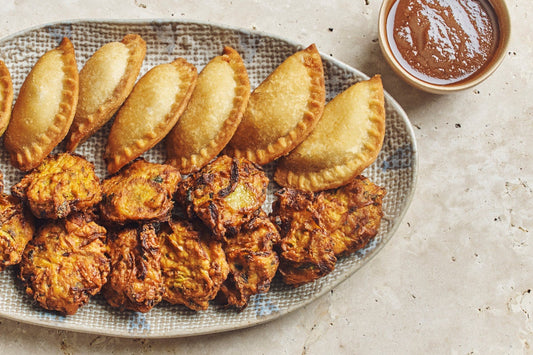 Assortiment de fritures - Beignets d'oignons, Chausson de fromage