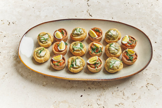 Assortiment de pièces végétariennes - Tartelette au caviar d'aubergine et tomate, Chou au caviar d'aubergine et fromage