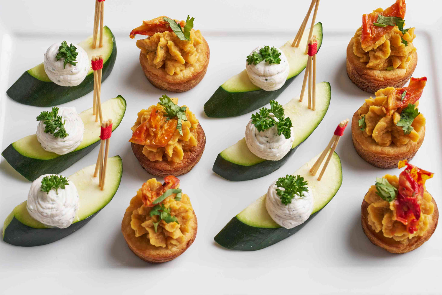 Assortiment de pièces végétariennes - Dahl de lentille corail aux épices, Courgette,crème citronnées et poivrées - Les Cuistots Migrateurs