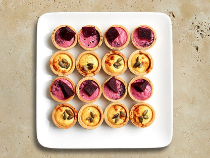 Assortiment de tartelettes : caviar de betterave, caviar de butternut - Les Cuistots Migrateurs