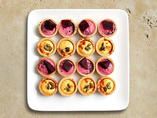 Assortiment de tartelettes : caviar de betterave, caviar de butternut - Les Cuistots Migrateurs
