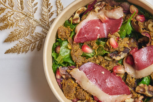 Fesenjan - Effiloché de canard confit à la mélasse de grenade, mesclun de jeunes pousses - Les Cuistots Migrateurs