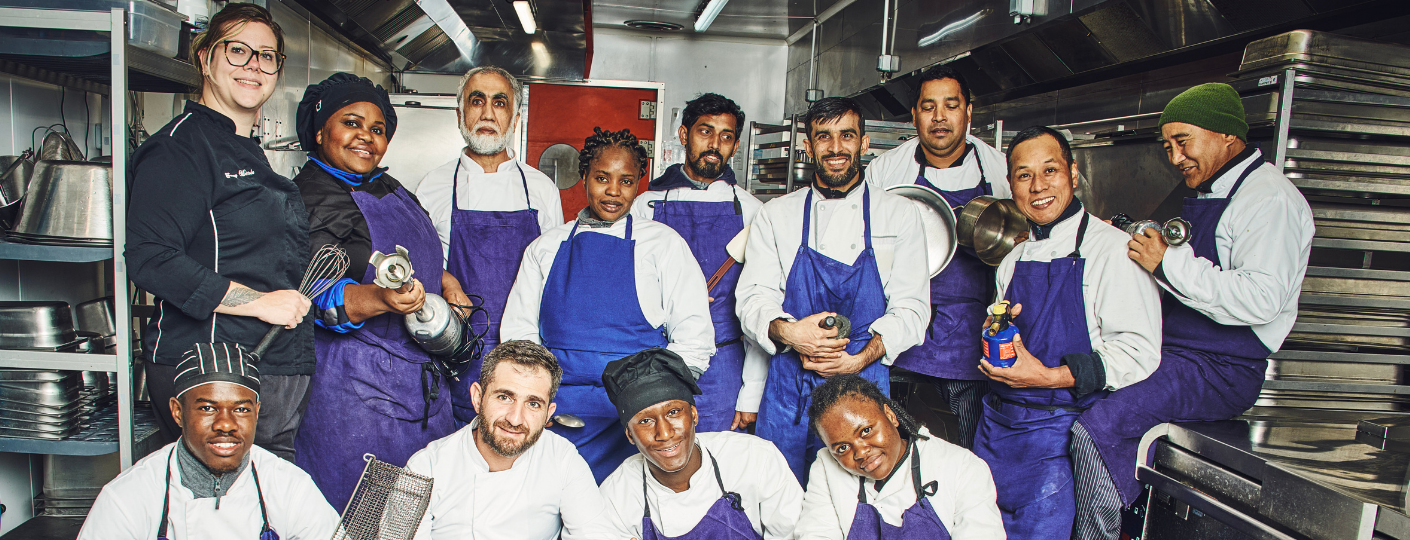 Les Cuistots Migrateurs, traiteur solidaire et engagé qui emploie en CDI des chefs réfugiés